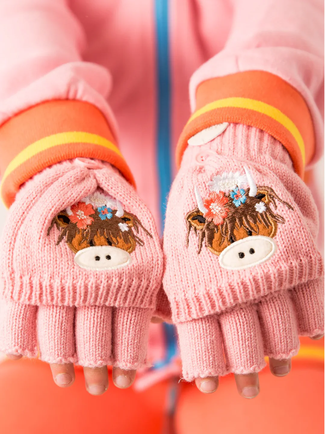 Bonnie Highland Cow Mittens - Image 2